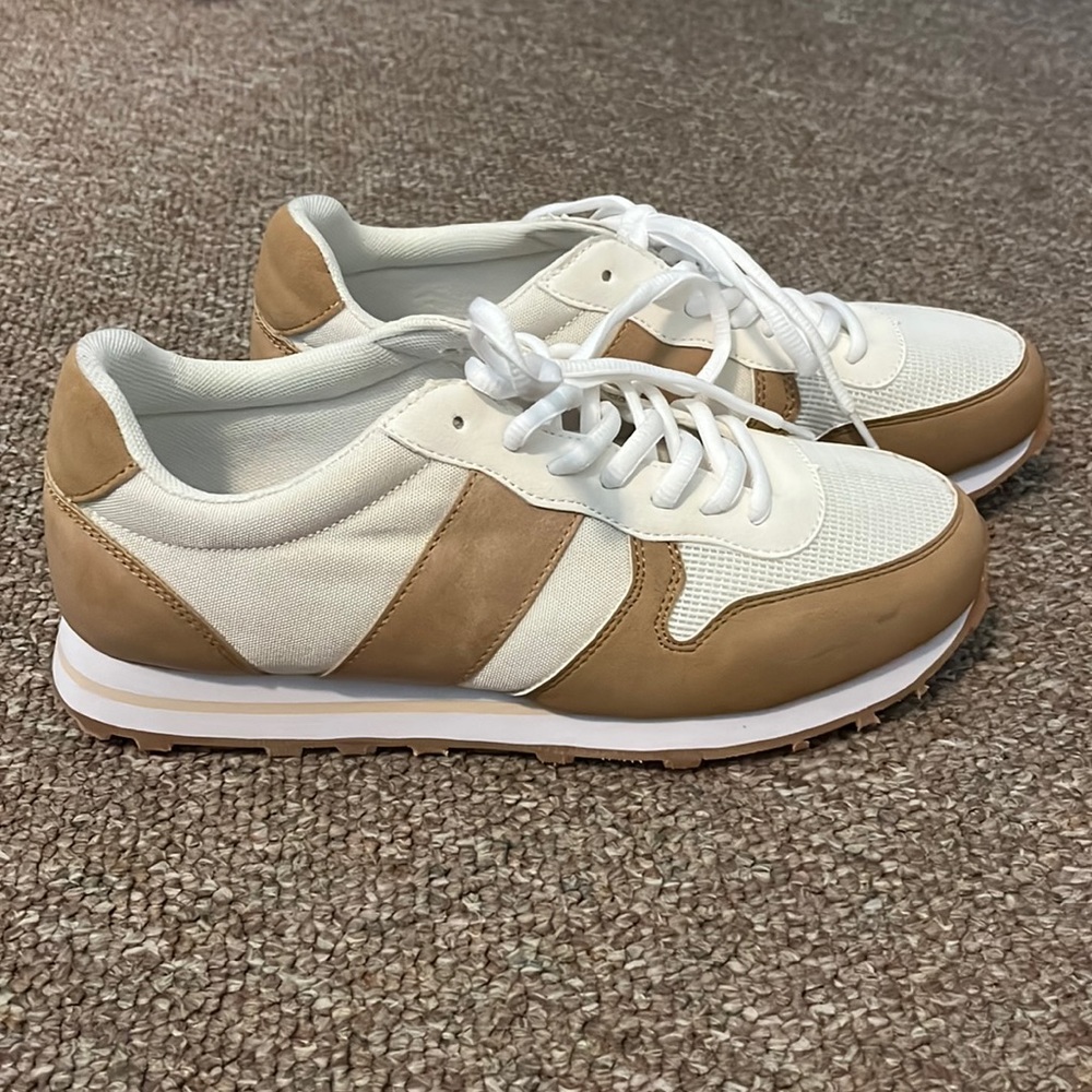 NWOT CCOCCI white & tan sneakers